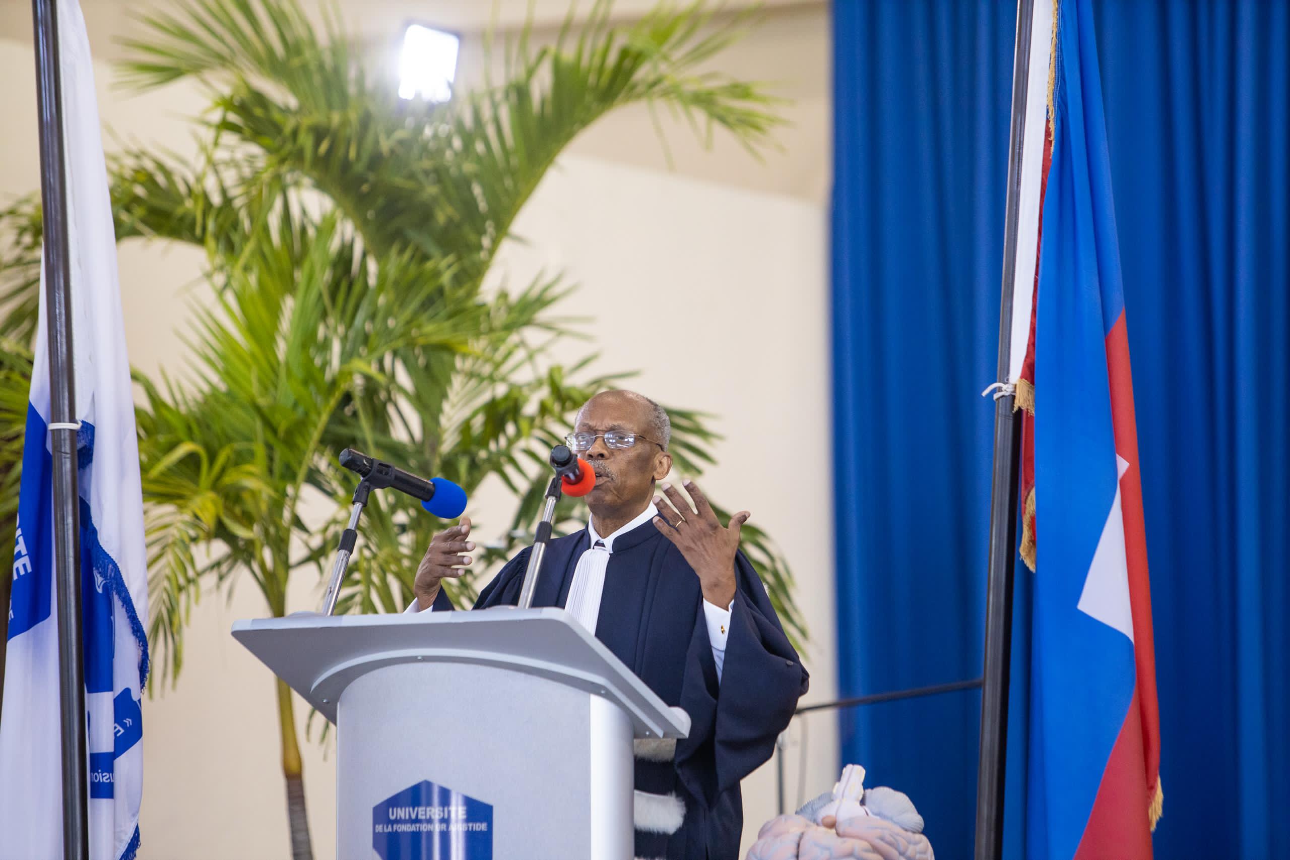 Collation de diplômes à l'UNIFA: discours du président Jean-Bertrand Aristide