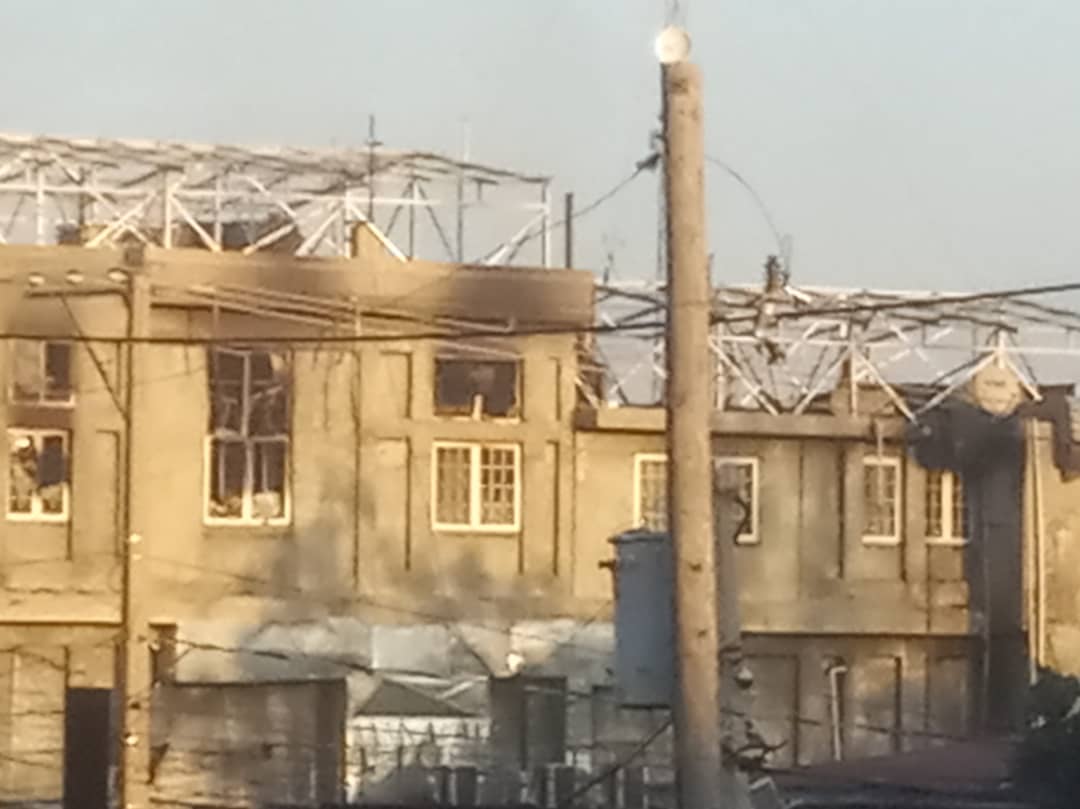 Radio Télévision Caraïbes incendiée par les groupes criminels