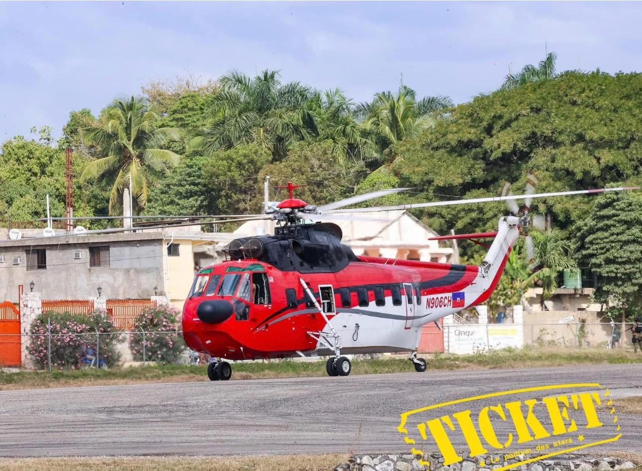 L'hélicoptère au service du gouvernement touché par des tirs, un blessé