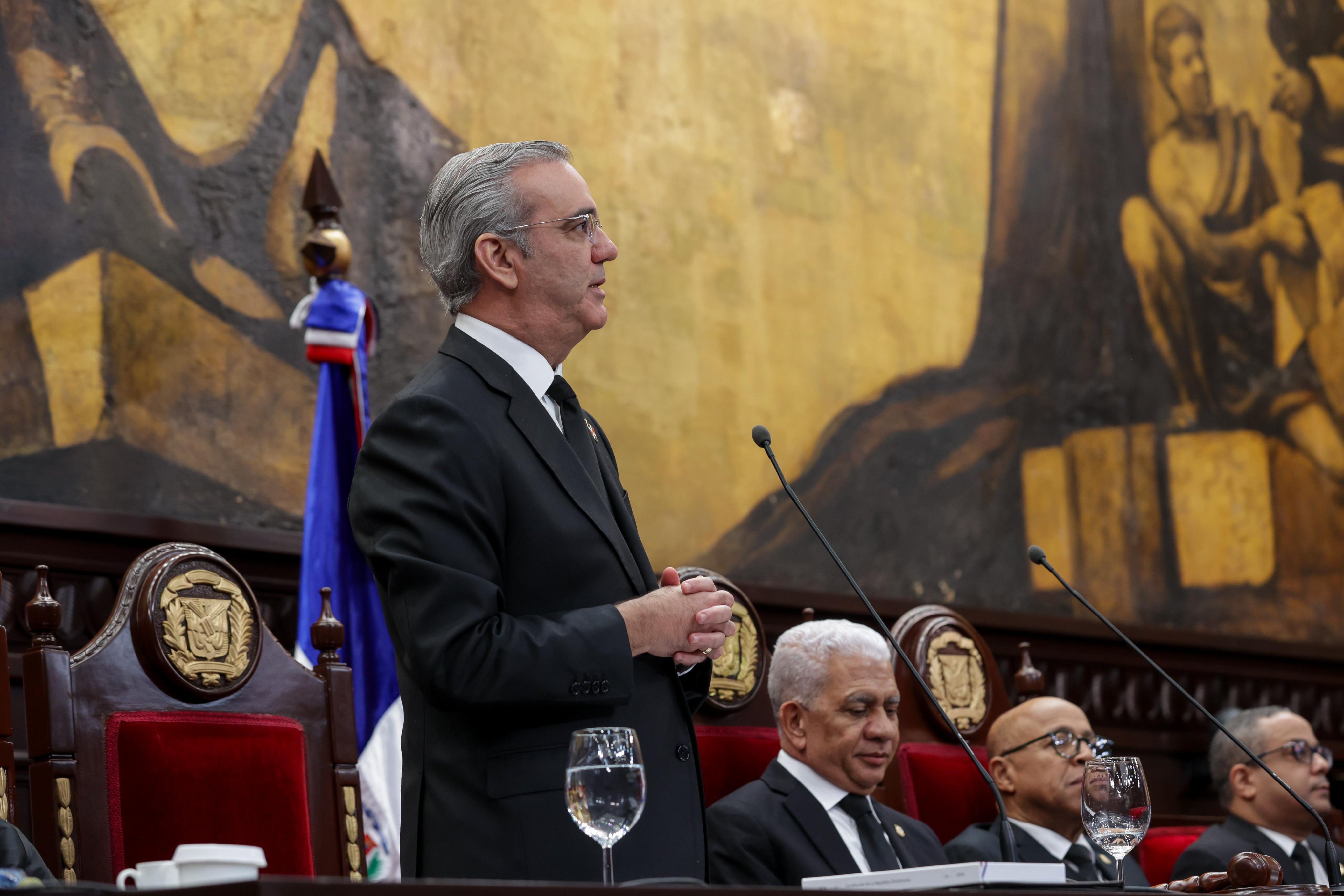 Les nouvelles mesures du président Luis Abinader : Une politique électoraliste et économique, selon Ives-Marie Chanel