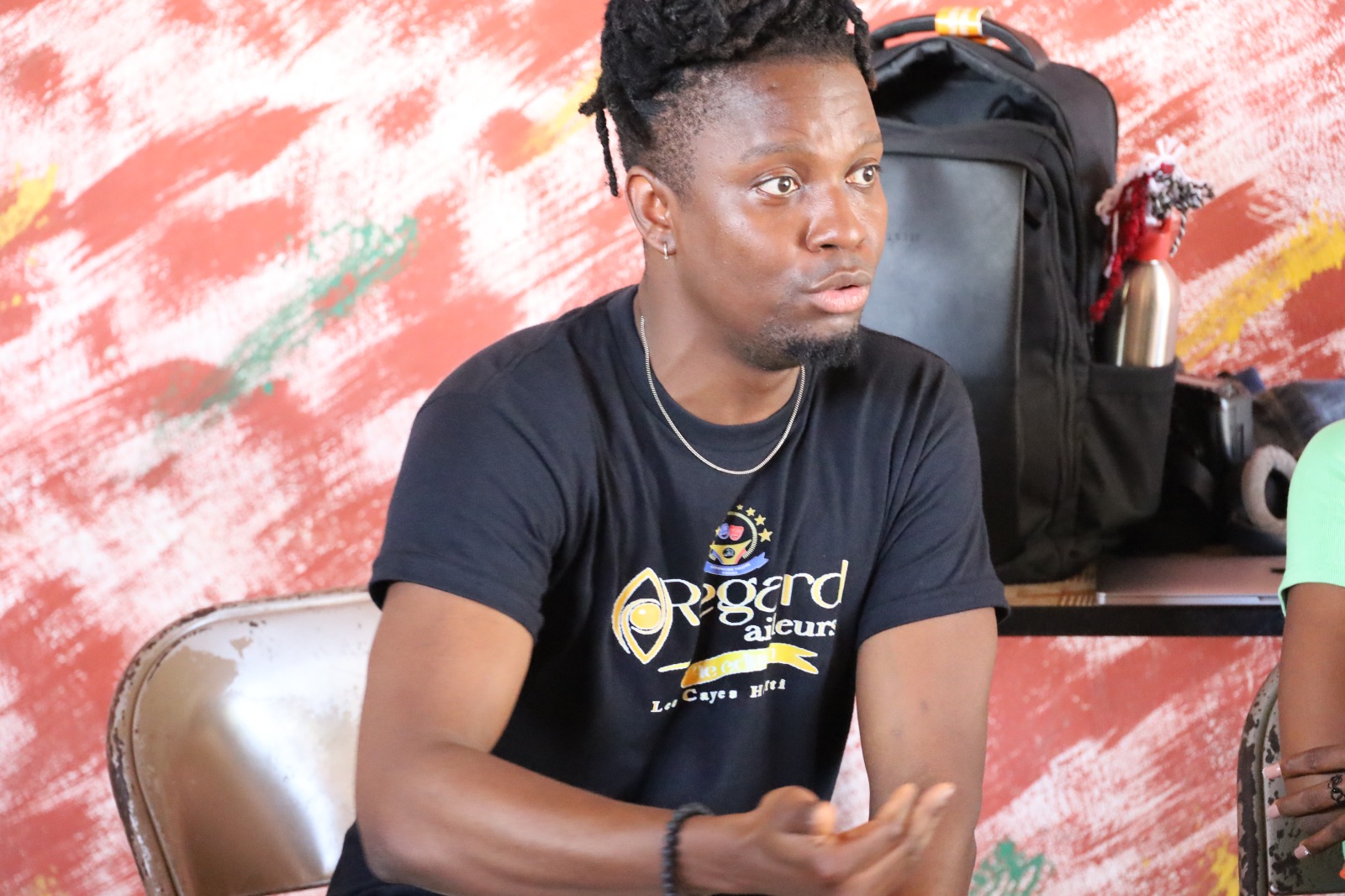 Aux Cayes, Rodlin Christolin fait du show avec son stand-up « Vertièrement »