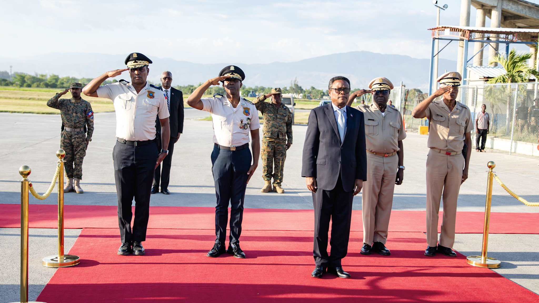 Fritz Alphonse Jean confirme le recours à une firme de sécurité privée