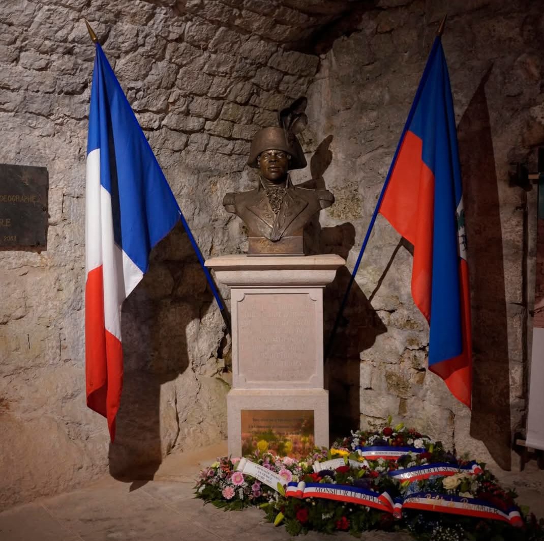 L’ambassade d’Haïti en France honore la mémoire de Toussaint Louverture au Fort de Joux