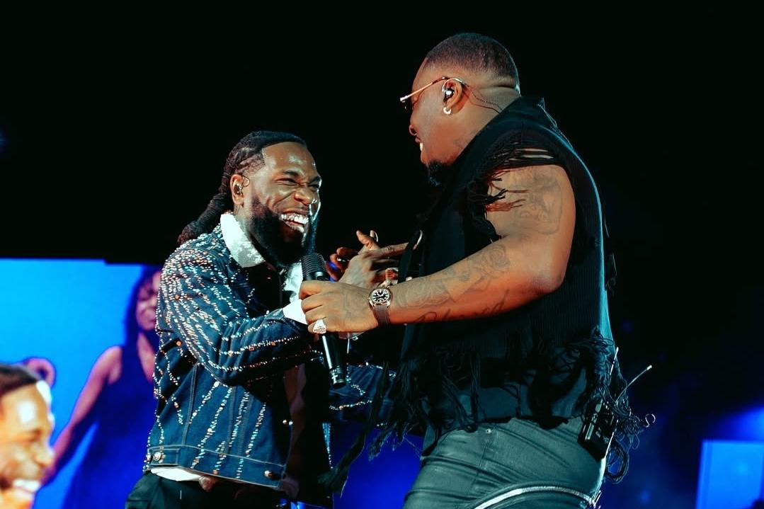 Burna Boy, premier artiste africain à remplir seul le Stade de France et Joé Dwèt Filé était avec lui