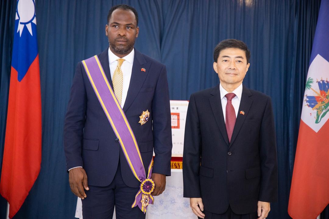 L’ambassadeur Roudy Stanley Penn honoré par l’ambassade de Taïwan en Haïti