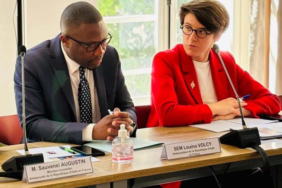 Le chargé d’Affaires haïtien en France, Louino Volcy, évoque la situation sécuritaire au Parlement français