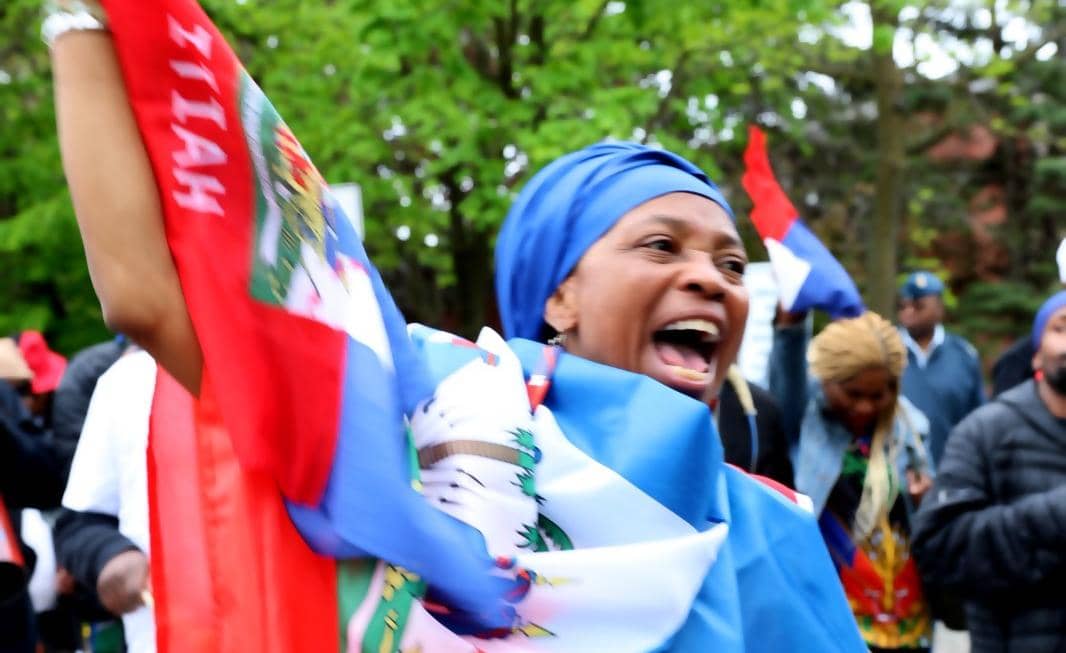 Le drapeau haïtien célébré au Canada