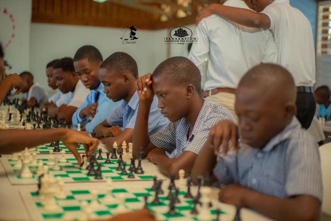 Le jeu d’échecs s’invite à l’école : Saint-Marc et Cité Soleil accueillent leurs premiers championnats interscolaires