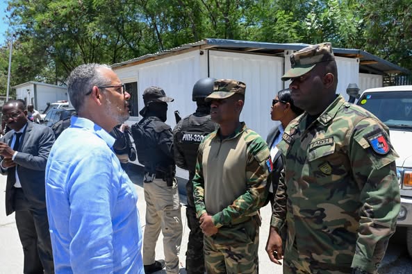 Alix Didier Fils-Aimé visite le camp d’entraînement des Forces Armées à Clercine