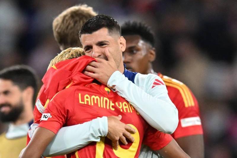 La France sans défense, punie par l'Espagne royale qui file en finale