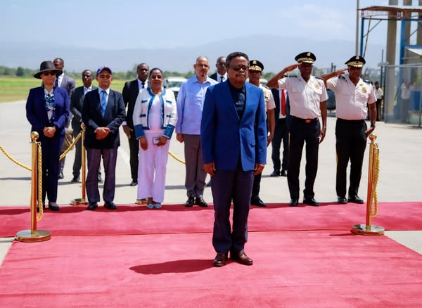 Fritz Alphonse Jean quitte le pays pour participer au sommet Caraïbe-Brésil