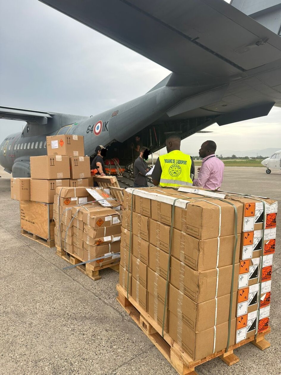 Livraison de quatre tonnes d’équipements et de matériels à la PNH