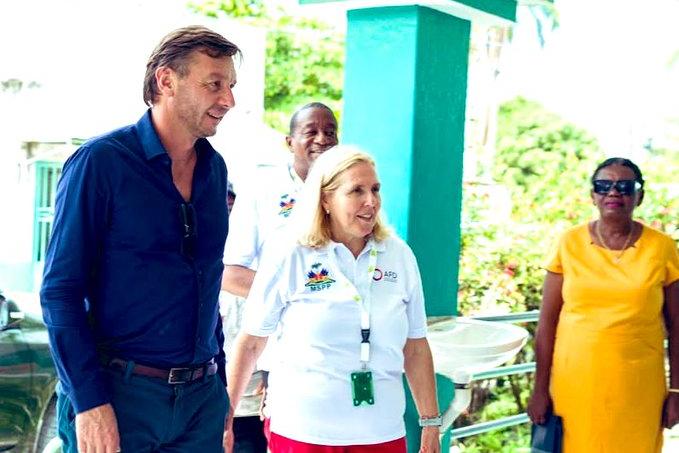 L’ambassadeur de France visite l’hôpital Immaculée Conception des Cayes