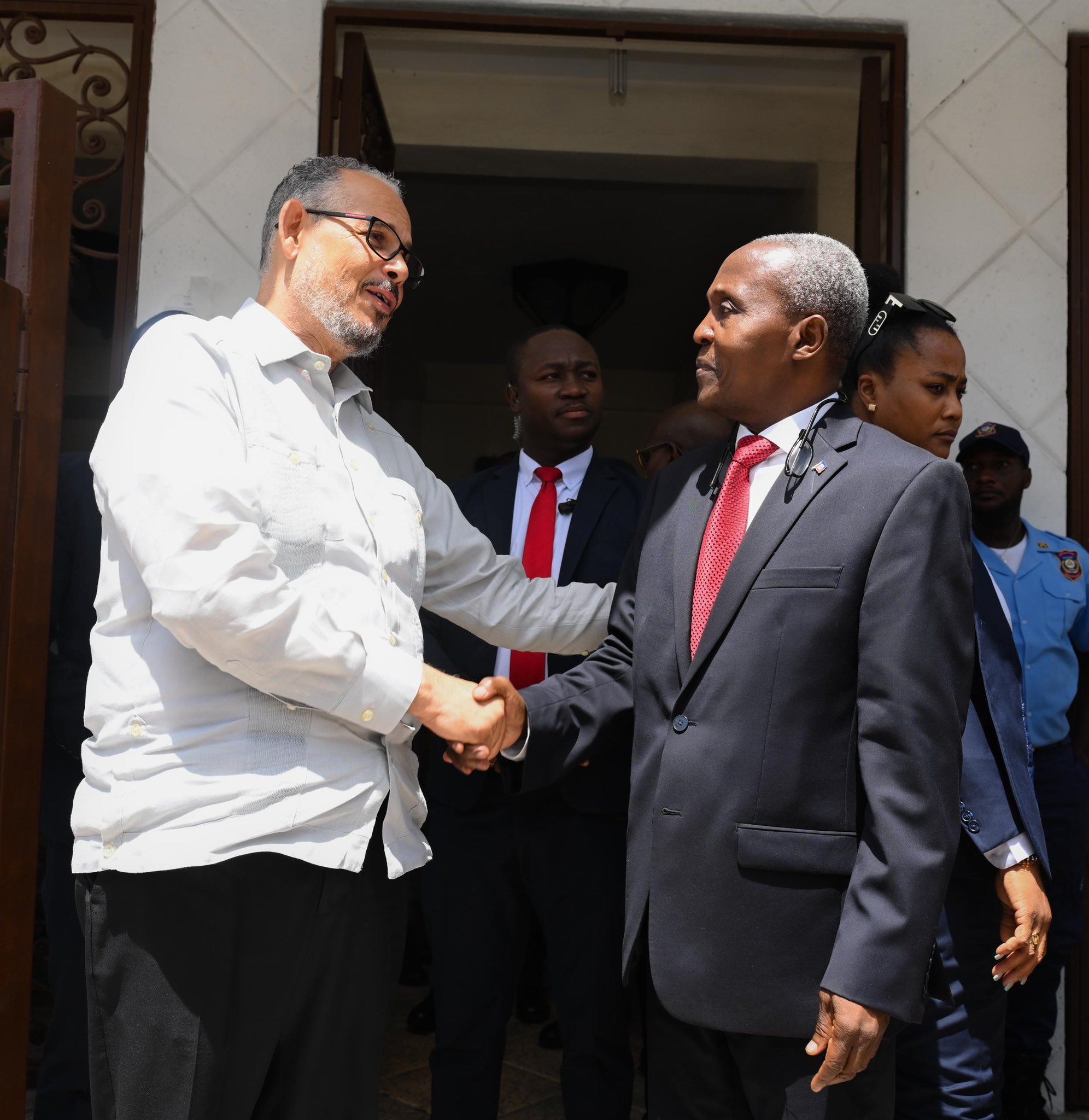 Elections : le Premier ministre visite le siège du CEP