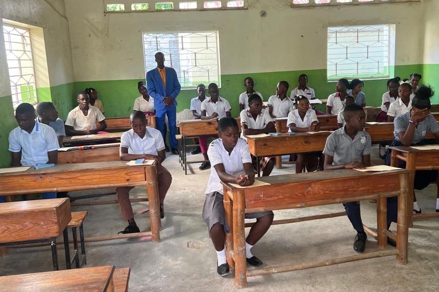 Examens officiels : des centres vidés à Lascahobas en raison des attaques armées à Desvarieux
