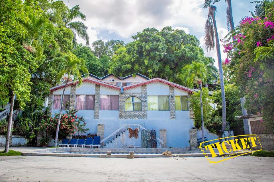 Le mythique hôtel Oloffson incendié