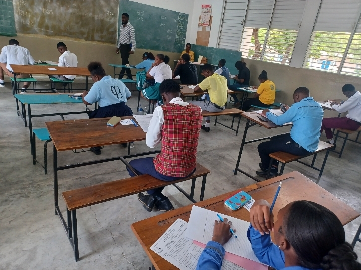 2025 Baccalaureate Exams: First Day Overview