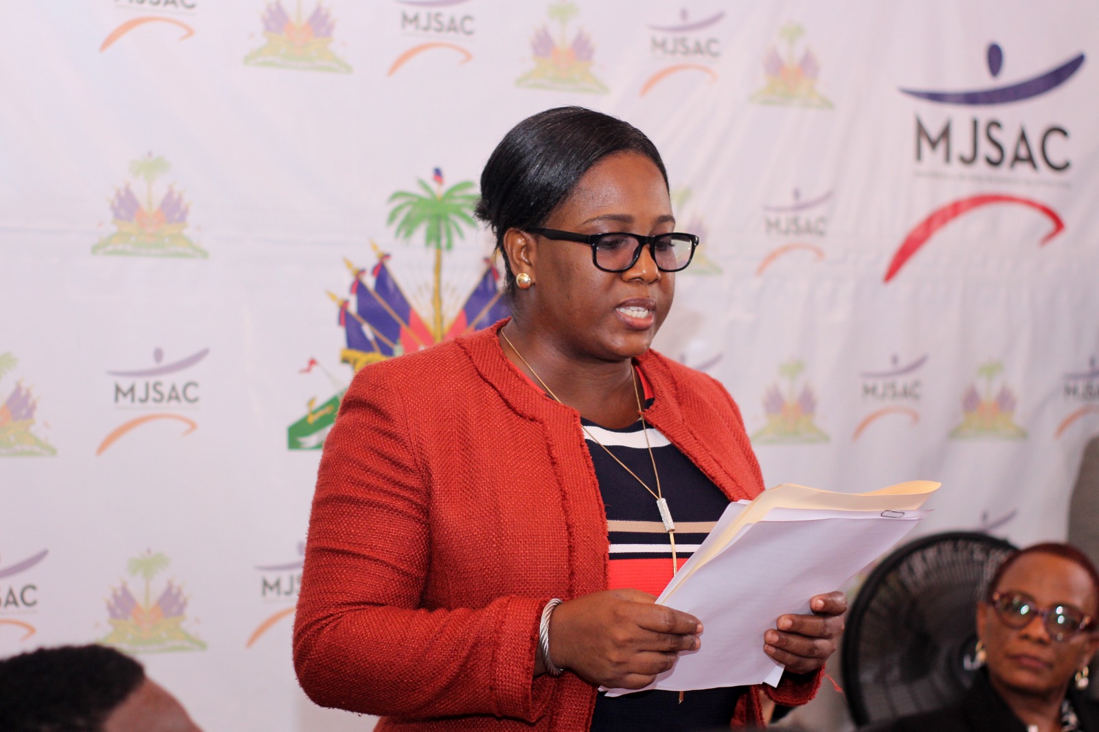 Le MJSAC distribue des équipements informatiques à ses entités                       