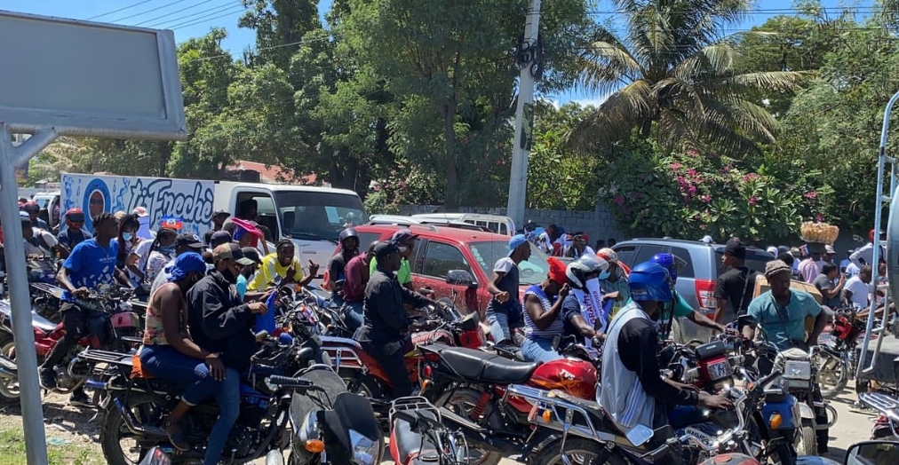 Retour du Premier ministre Alix Didier Fils-Aimé : accueil populaire à l’aéroport Toussaint Louverture