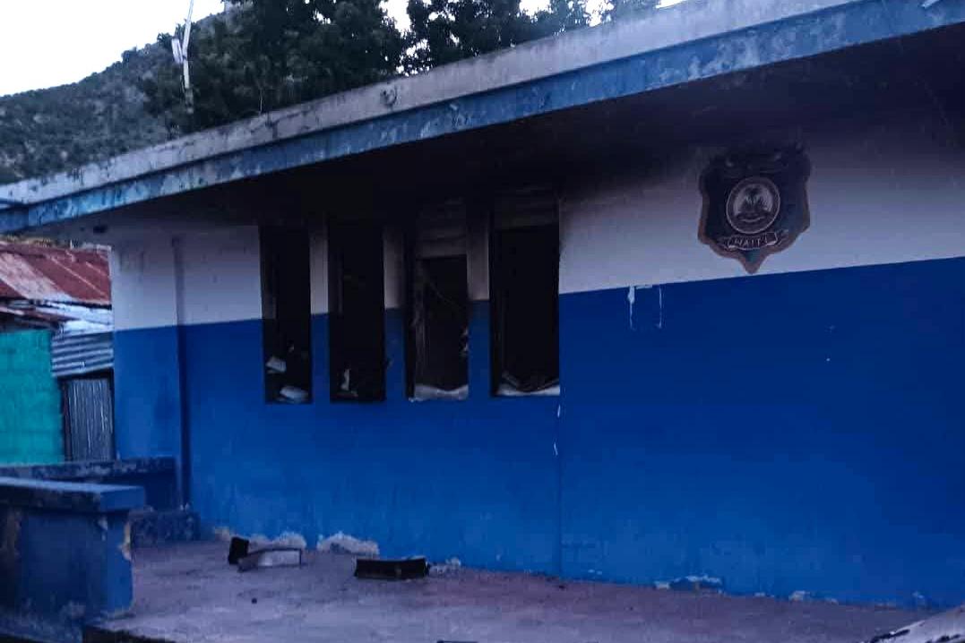 Attaque armée à Marchand-Dessalines, le commissariat incendié