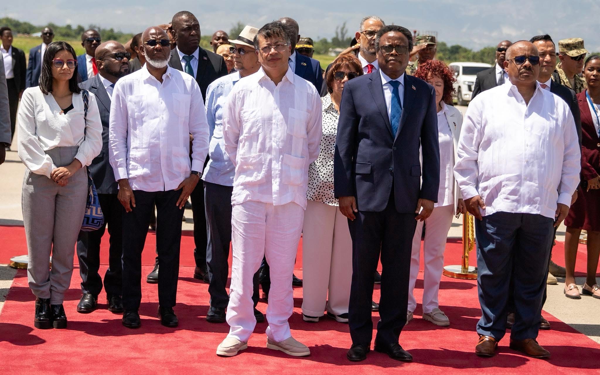 Visite éclair, message flou : Gustavo Petro repart sans un mot