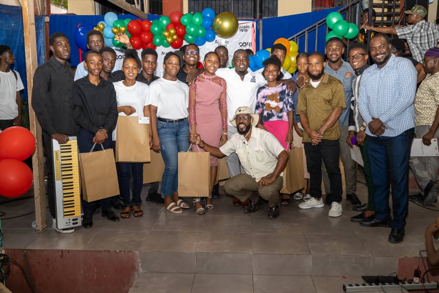 Collège mixte Toussaint Louveture, grand gagnant du concours Plezi Mizik