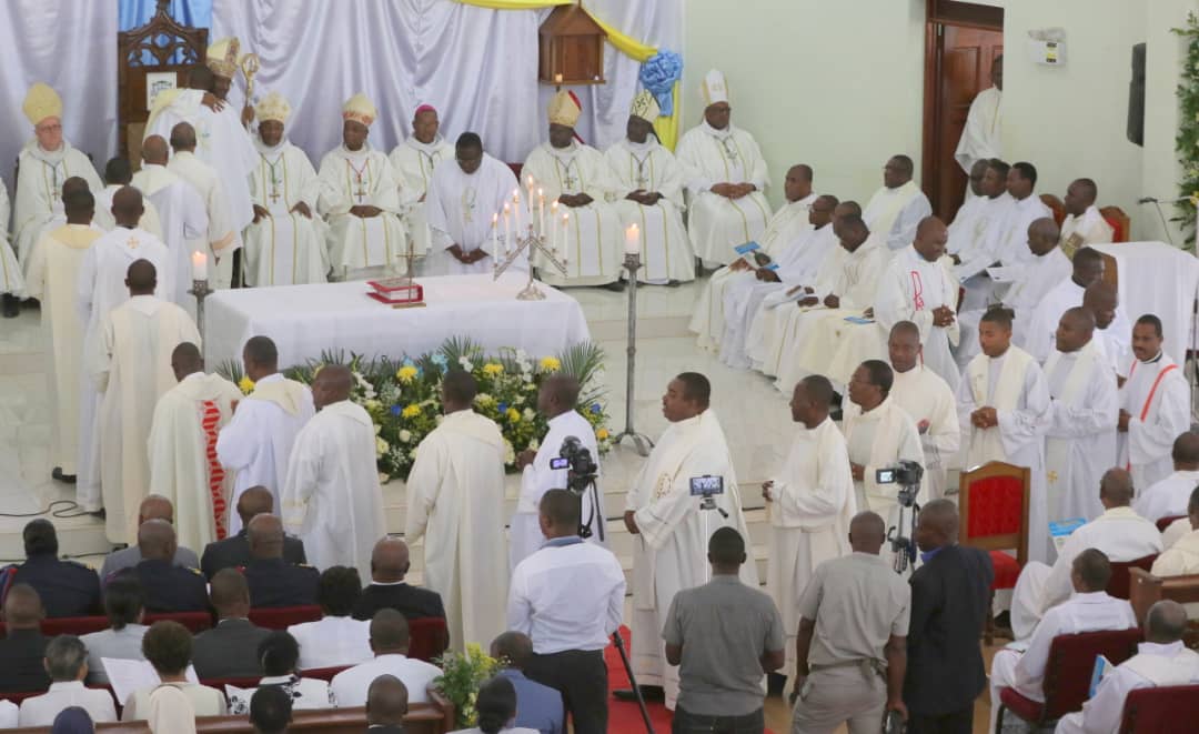 « L'heure ne se prête pas au processus portant à l'adoption d'une nouvelle Constitution », estiment les évêques catholiques