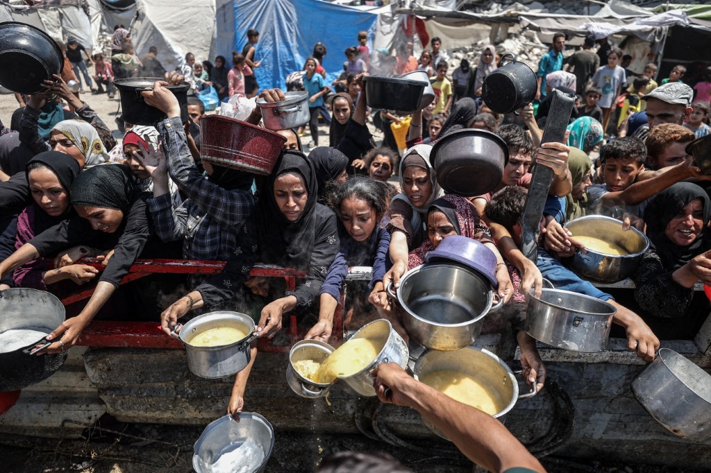 Israël annonce de premières livraisons d'aide humanitaire à Gaza