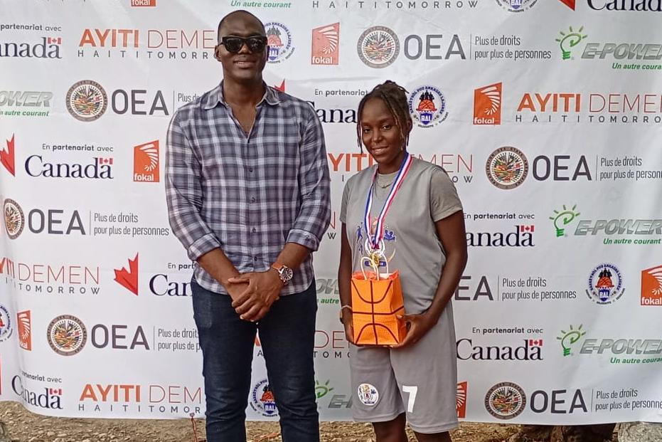 Phanie sur le toit du basketball féminin haïtien