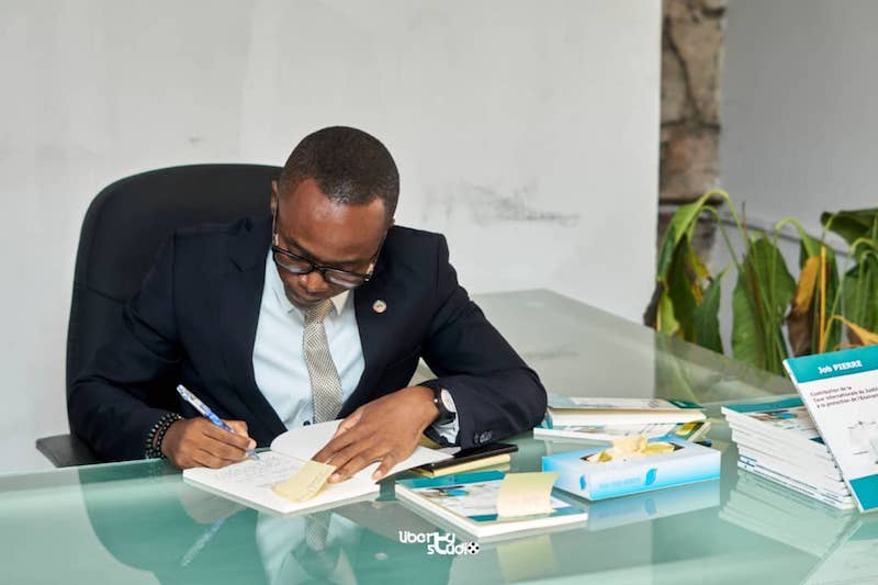 Job Pierre a signé son ouvrage au ministère des Affaires étrangères