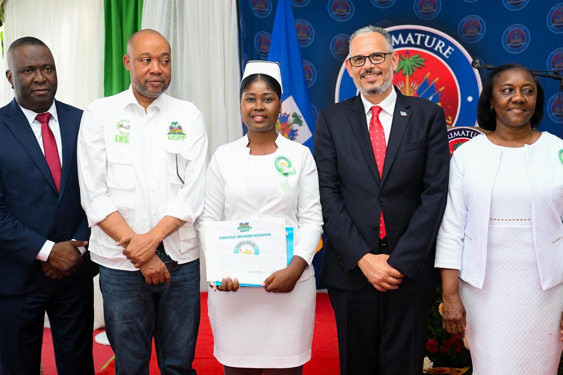 70 infirmières reçoivent leurs lettres de nomination