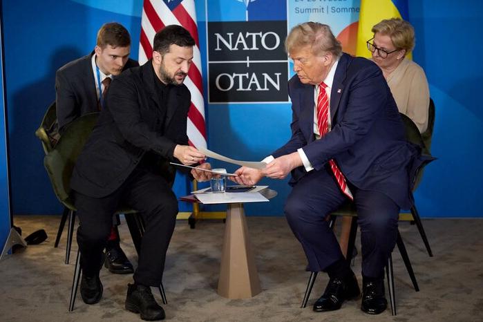 Avant de voir Poutine, Trump souligne qu'un accord de paix ne se fera qu'avec Zelensky