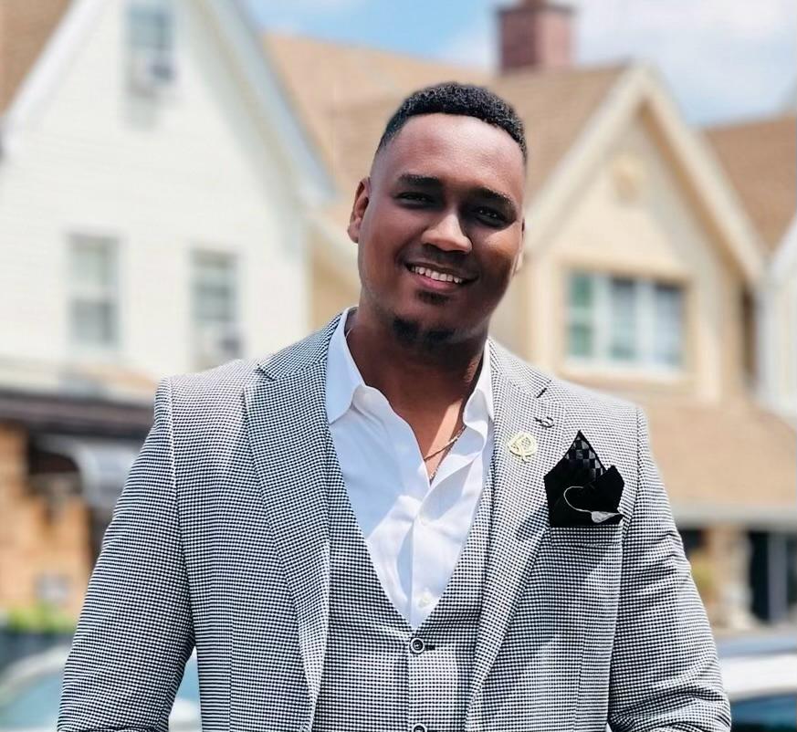 De la blouse blanche à la haute couture, le pari de Dave-Eddy J. Remarais