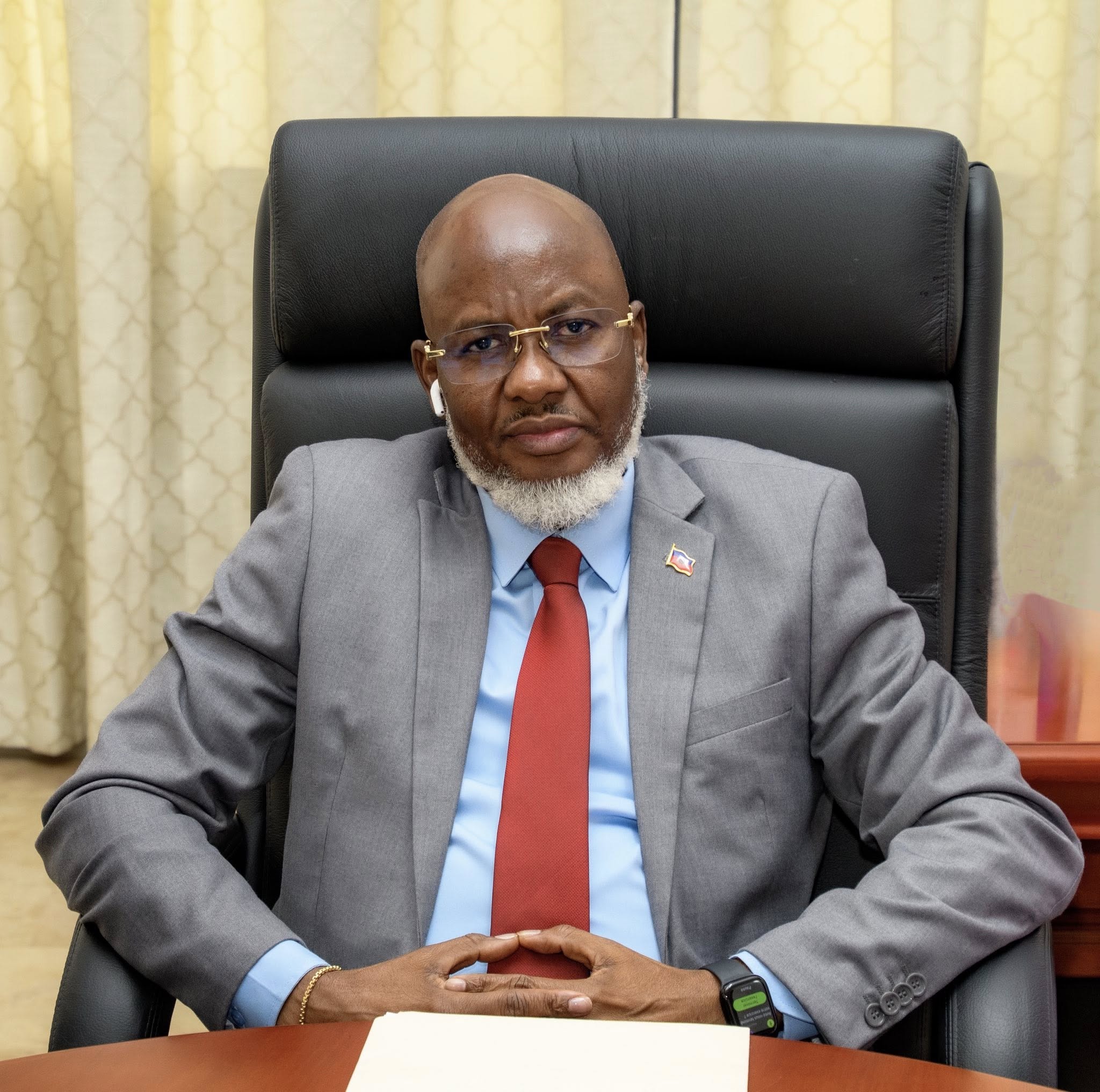 Justice : Emmanuel Vertilaire rencontre les magistrats debout du COMADH