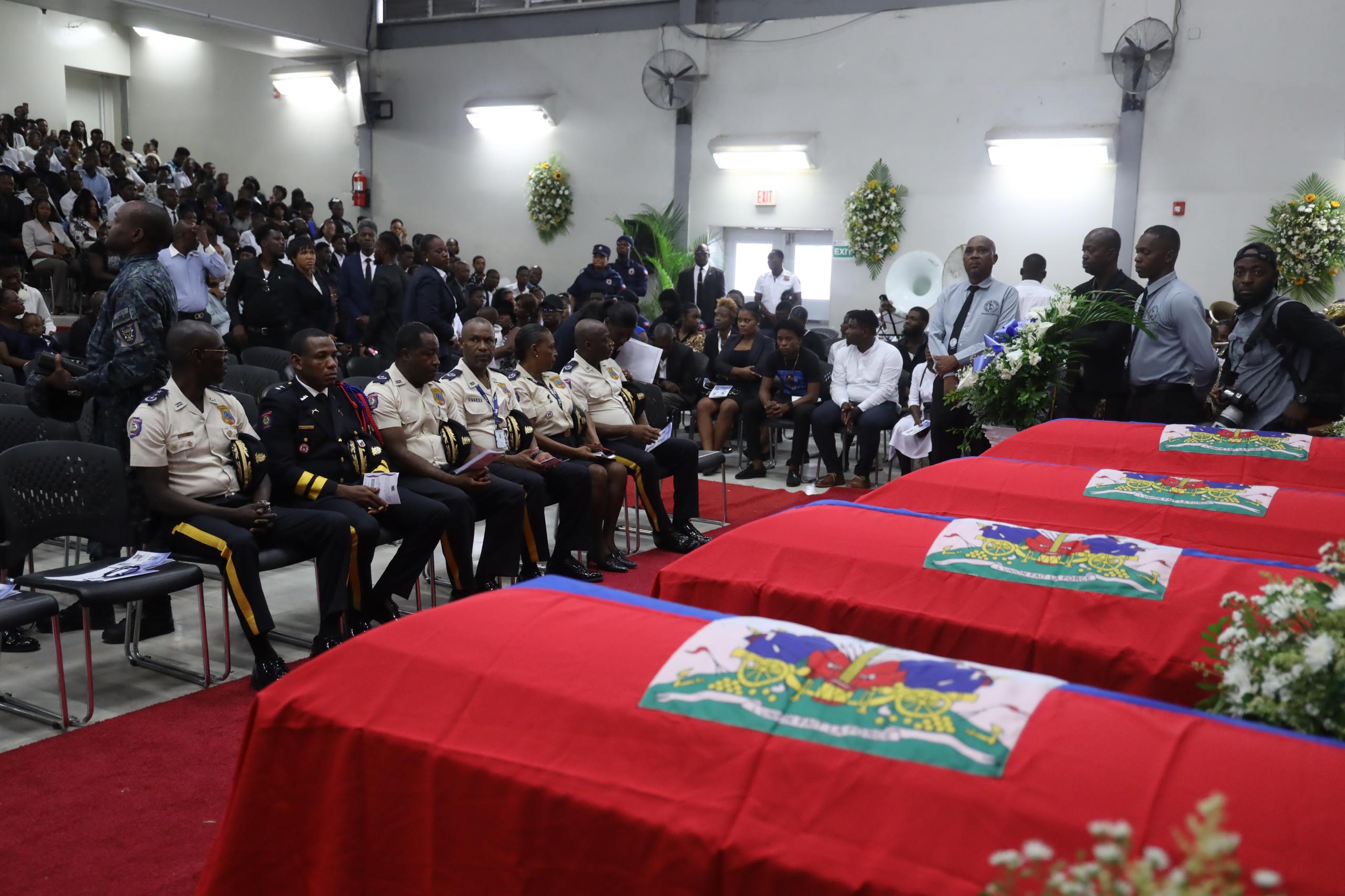 Funérailles émouvantes des quatre policiers tués à Kenscoff en août dernier