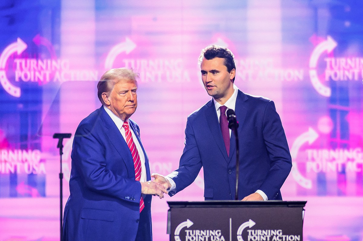 Trump appelle ses partisans à répondre sans violence à la mort de Charlie Kirk, l'enquête se poursuit