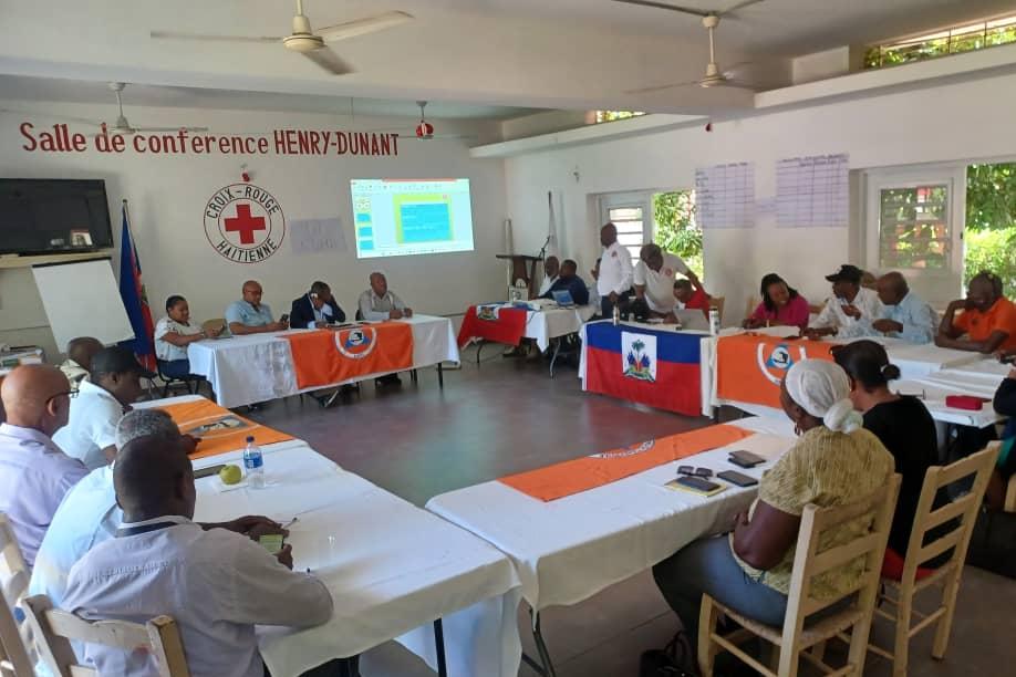 Saison cyclonique : distribution de cartes d’assurance santé et de kits de matériel dans le Sud-Est