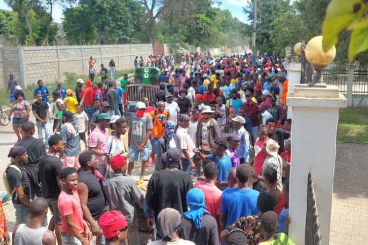 Saint-Michel de l’Attalaye bloquée, des protestataires exigent la démission de l’agent exécutif intérimaire Gueillant Dorcinvil