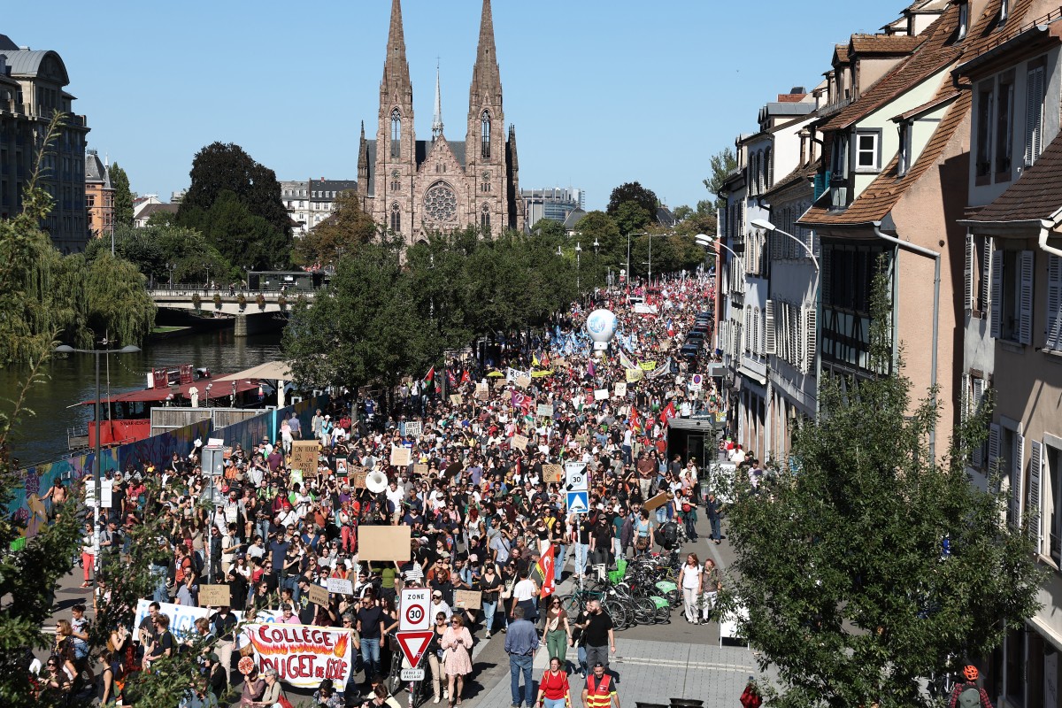 France: des centaines de milliers de personnes dans les rues contre l'austérité