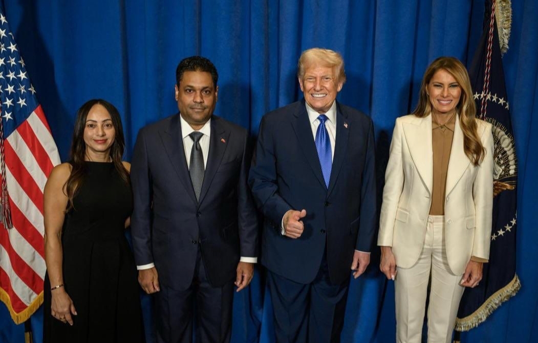 Bref échange entre Laurent Saint-Cyr et le président Trump