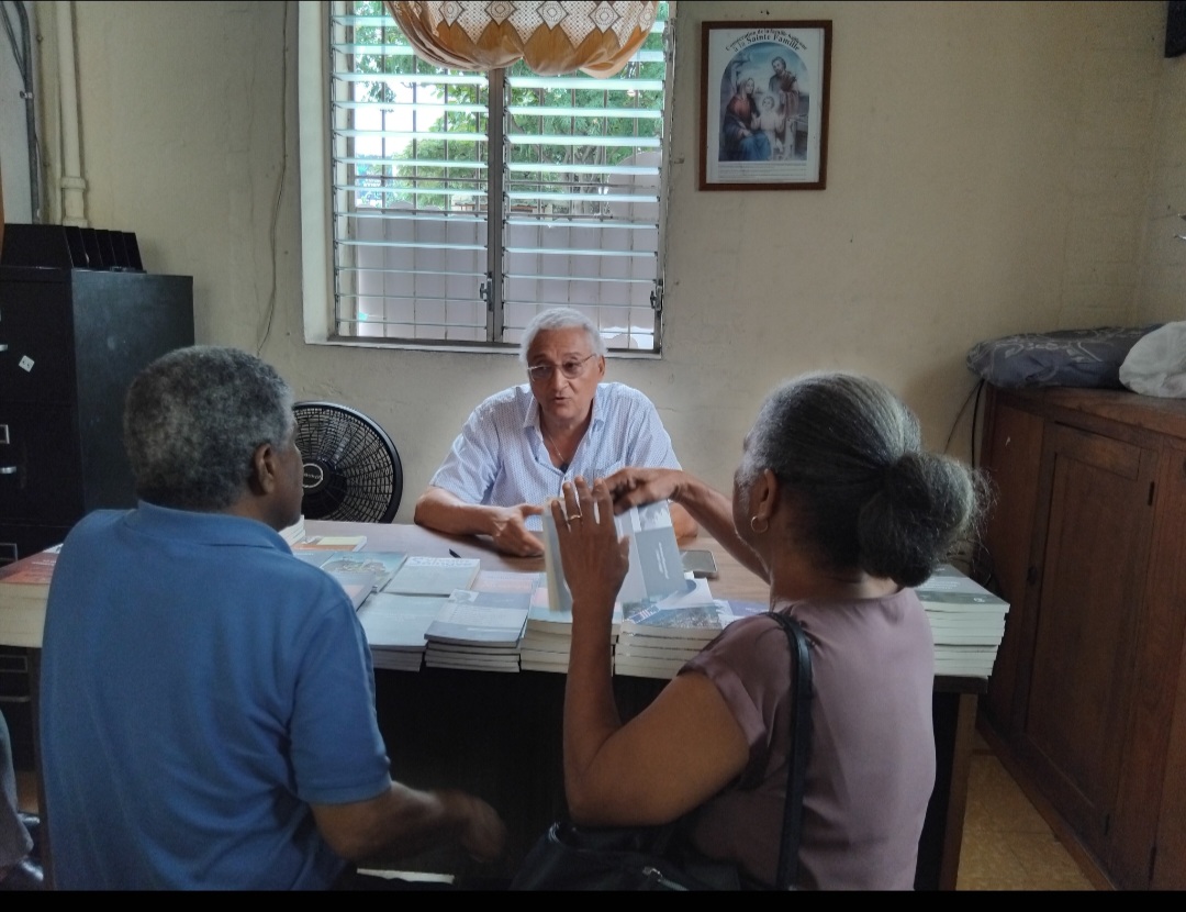 Michel Soukar réunit ses lecteurs autour de ses œuvres à Pétion-Ville