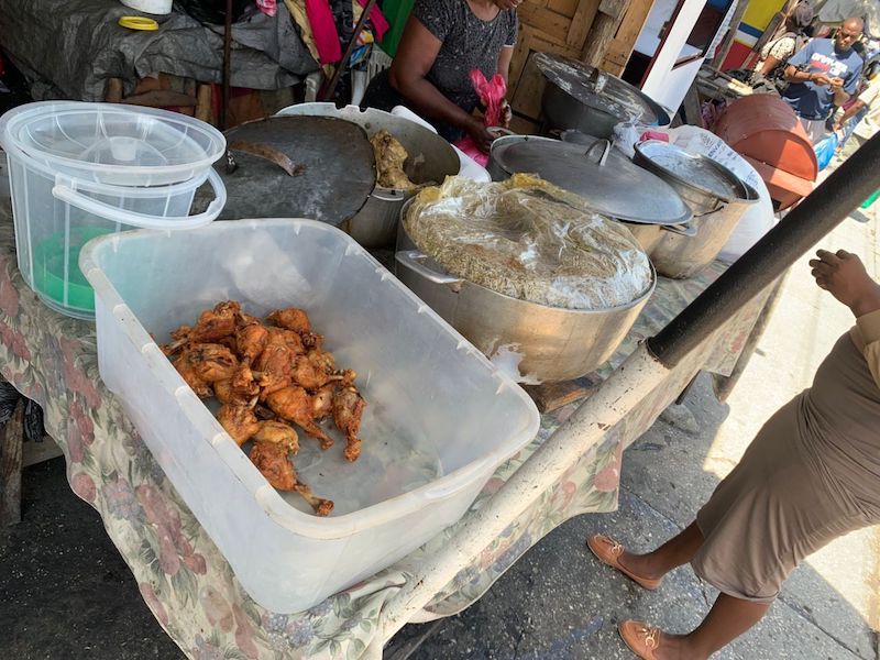 Aleken, chen janbe, anba dra, une culture de bouffe aux coins de la rue