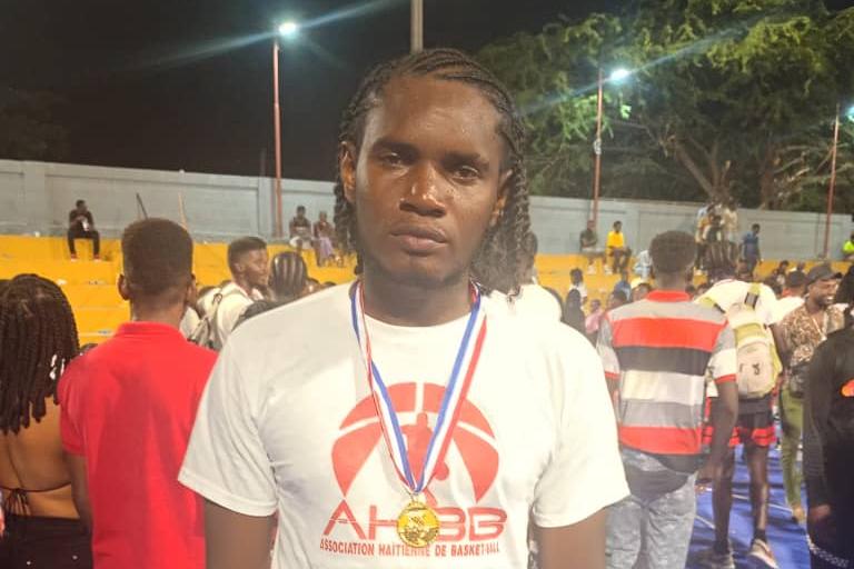 Coach Tololo, l'entraîneur qui a guidé MTT sur le toit de l'AHBB