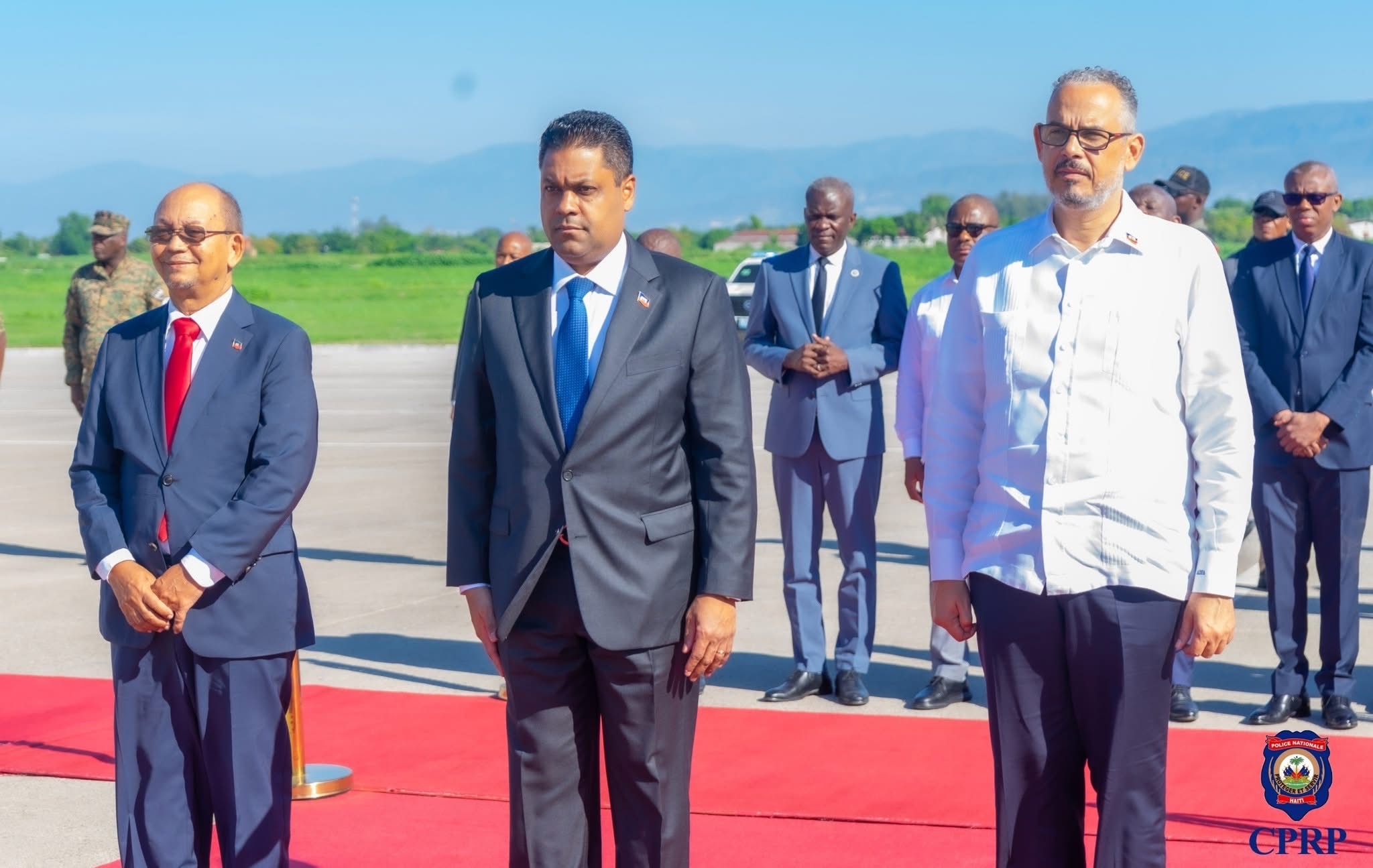 Laurent Saint-Cyr en tournée au Japon, les États-Unis exige plans et calendrier 