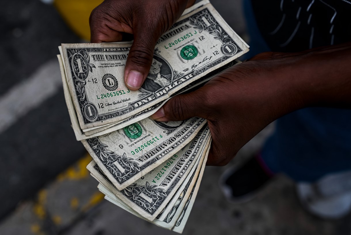 Maxime D. Charles explique pourquoi le dollar est rare dans les banques haïtiennes