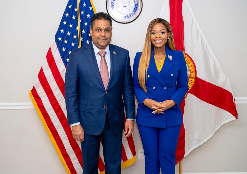 Rencontre entre Laurent Saint-Cyr et la Congresswoman Sheila Cherfilus-McCormick à Miami