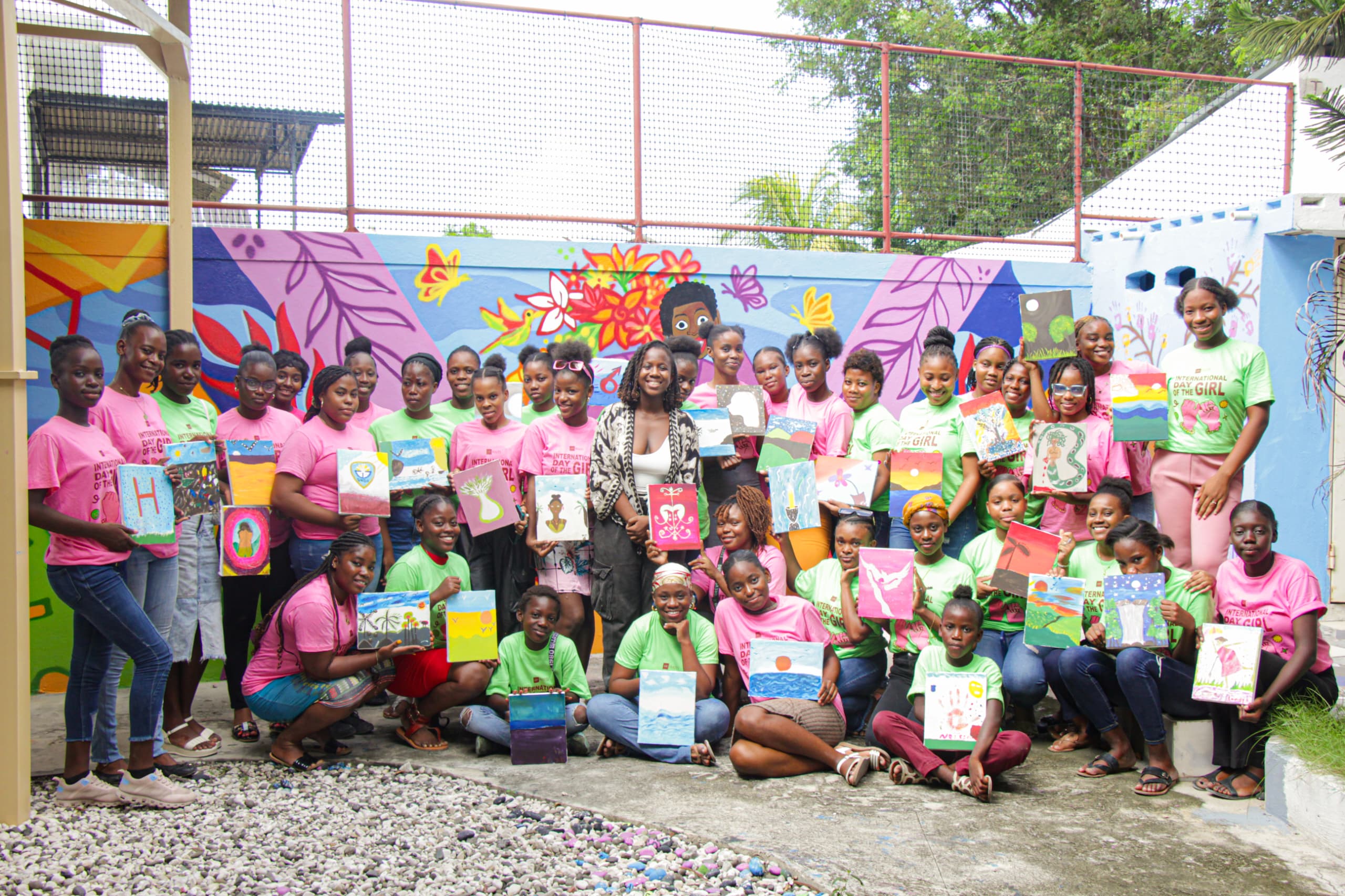 La peinture comme moyen de guérison pour la Journée internationale de la Fille