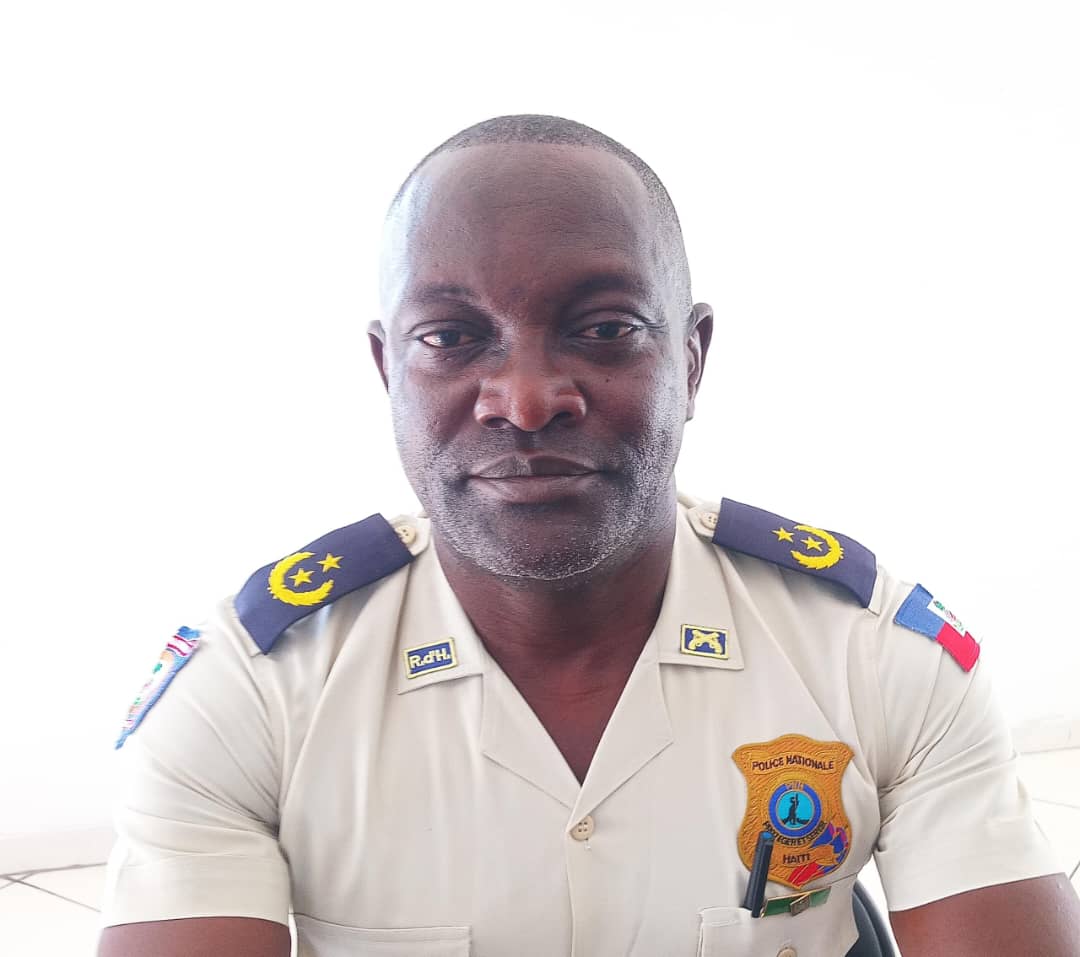 Nestor Ereste installé comme nouveau commissaire principal de police de Saint-Marc