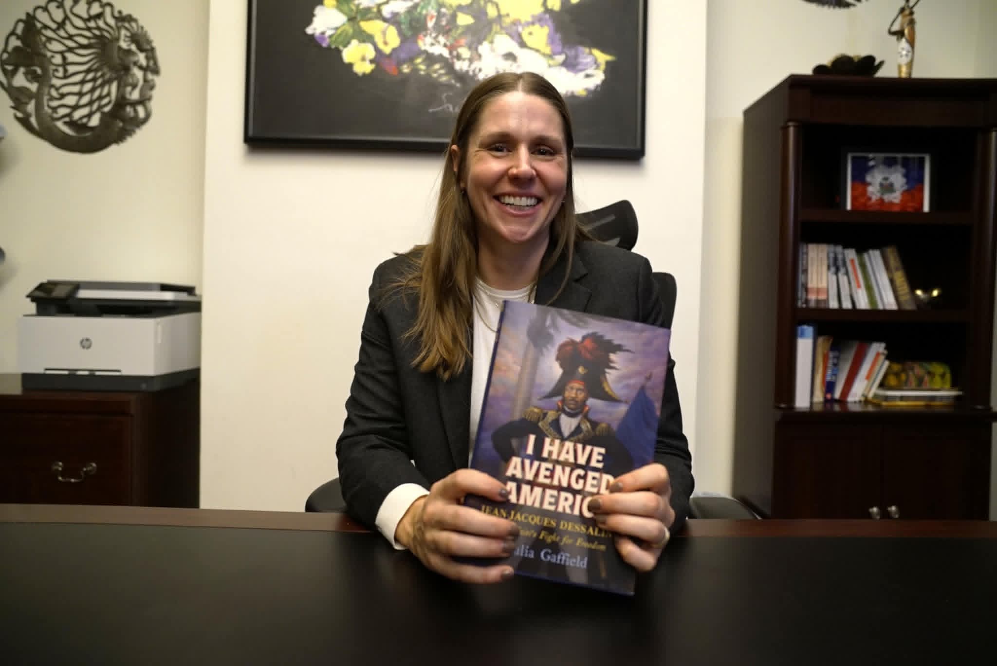 Dr Julia Gaffield parle de Dessalines, abolitionniste et vengeur de "l'Amérique" à l'ambassade d'Haïti à Washington