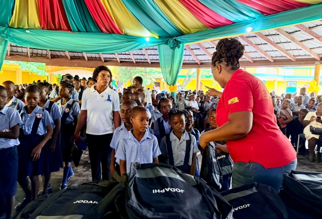 L’Orchestre Septentrional distribue des kits scolaires dans le Nord
